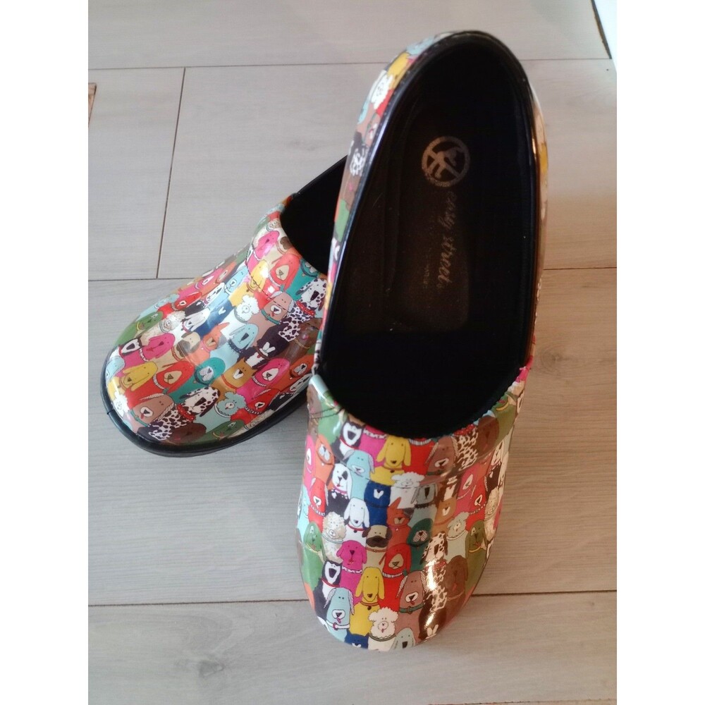 Easy Street Clogs with Colorful Dog Print Size 11 Wide VGUC - Picture 2 of 6